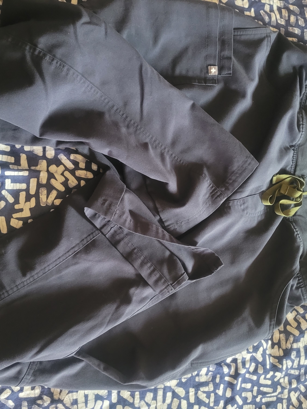 Figs Men's Navy Scrub Joggers with Olive Drawstring